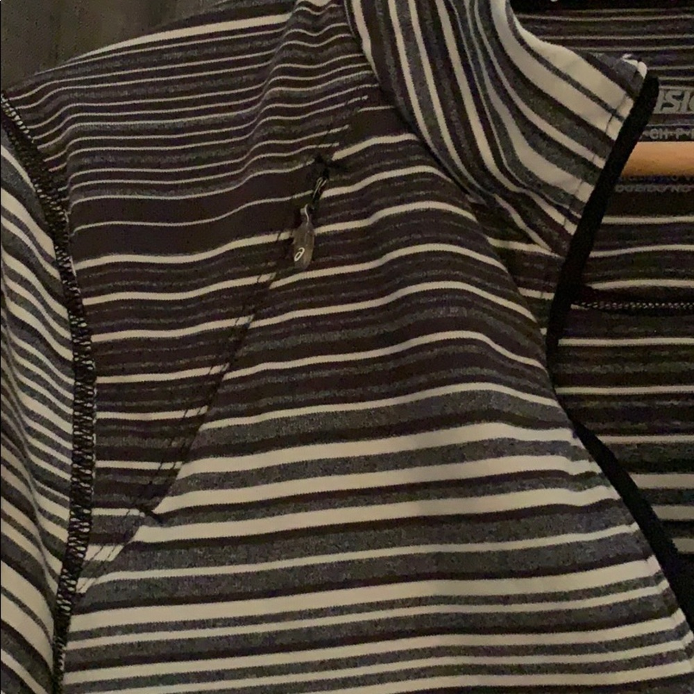 ASICS Running Top - Picture 2 of 3